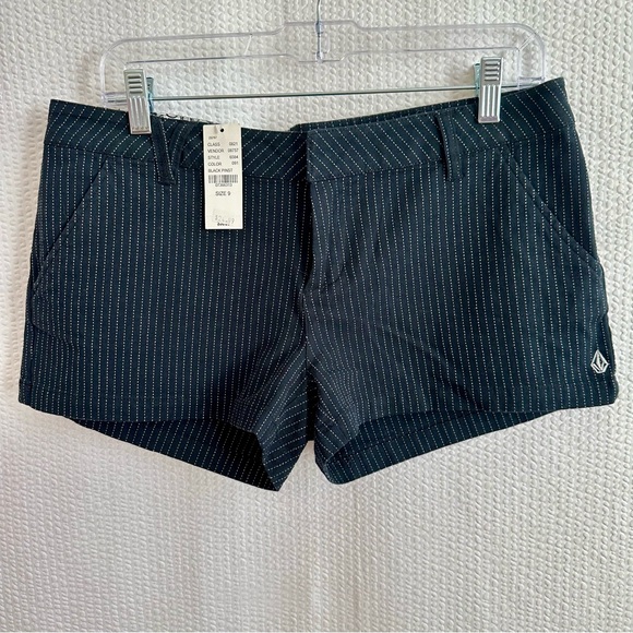 Volcom Women's Black,White  Pinstripe Shorts Size: 9 NWT - Picture 1 of 6